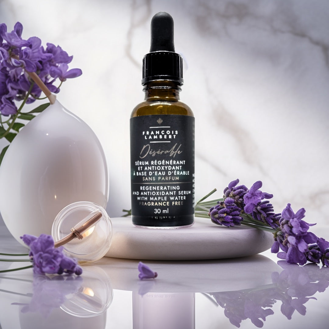 bouteille de serum ambré dans un décor de lavande