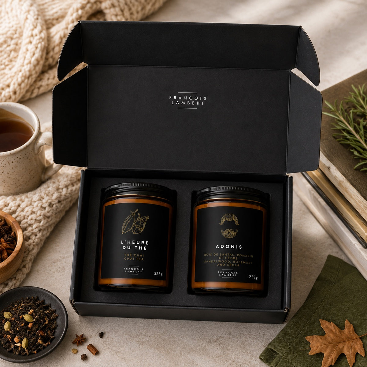 Duo bougies de septembre – Thé chaï & Bois de santal-romarin-cèdre