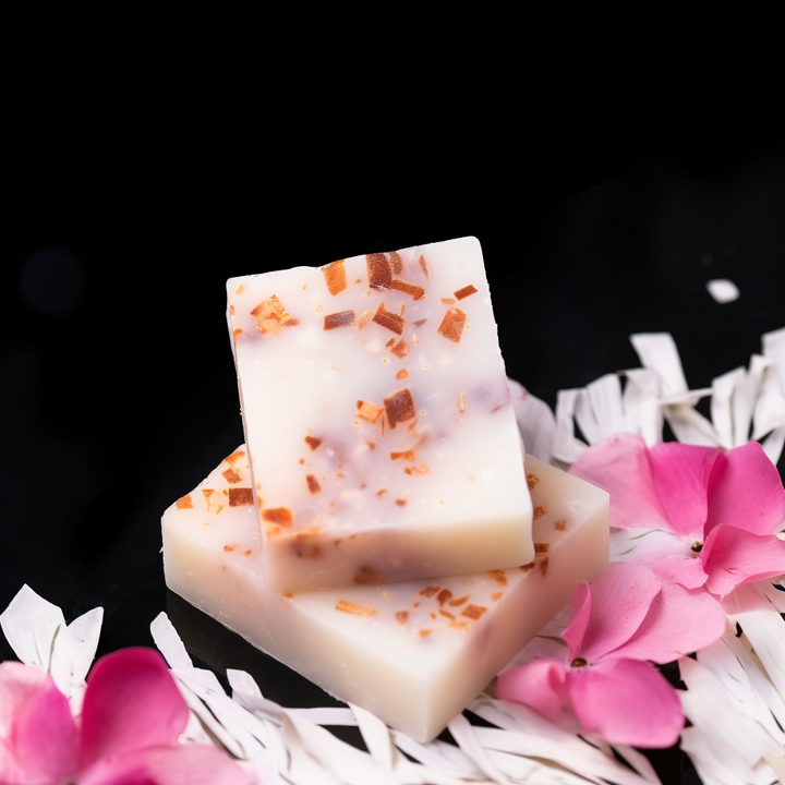 savon au lait de brebis sur un lit de fleurs