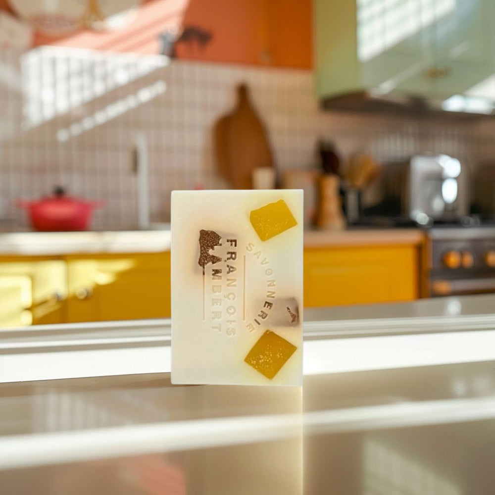 savon popcorn au beurre sur un comptoir