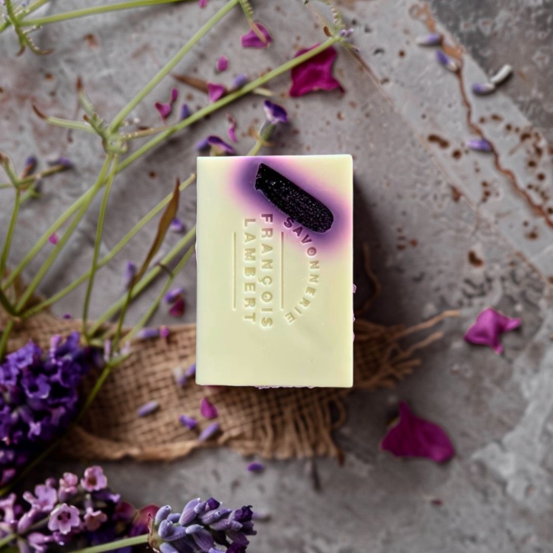 savon au lait de brebis et fragrance patchouli bird eye view