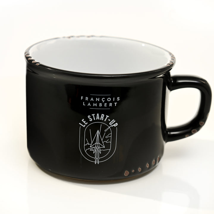 tasse en émail noire