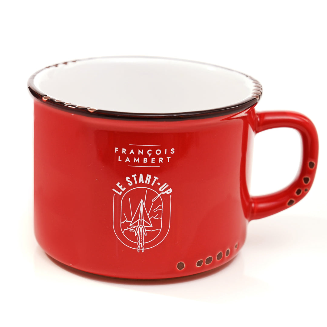 tasse en émail rouge